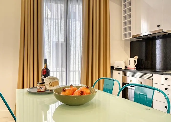 Beco Santa Emilia 2f, A In Madeira *